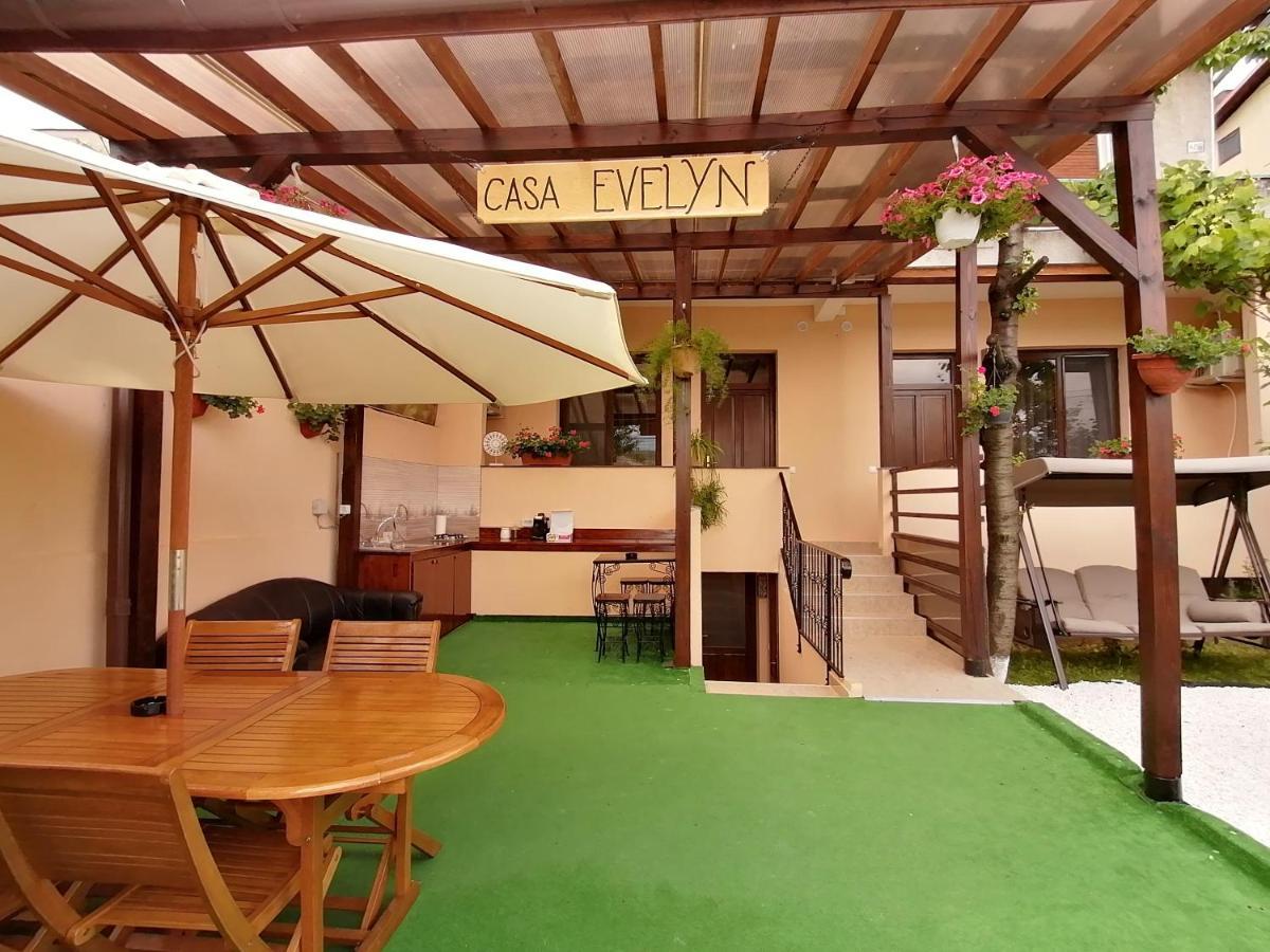ホテルCasa Evelyn Orşova エクステリア 写真