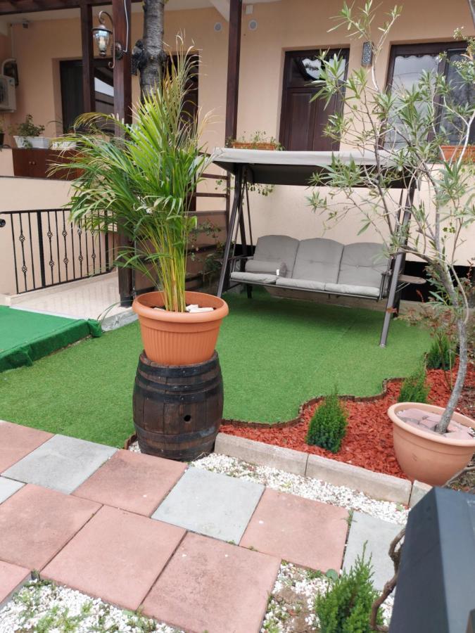 ホテルCasa Evelyn Orşova エクステリア 写真